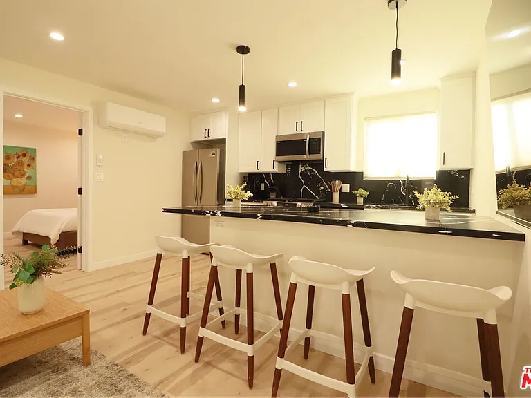 9024 Phyllis Ave #D — Photo 4