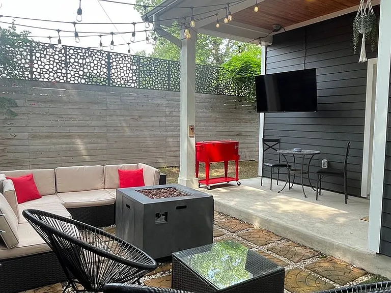 1122 Kirk Ave — Photo 3