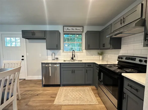 209 W Greenwood Ave, Bowie, TX 76230