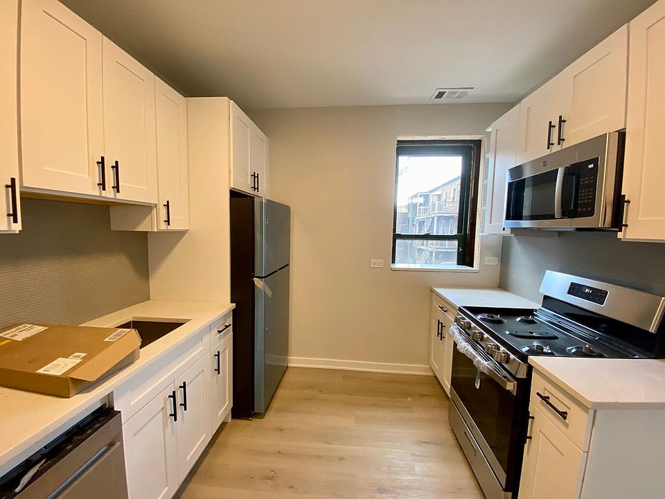 1st image of 1034 W Belmont Ave