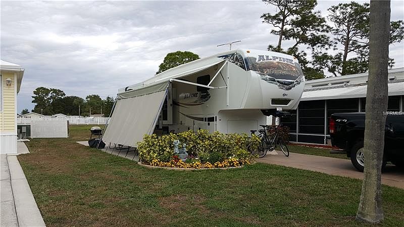1st image of 241 Bainbridge Dr