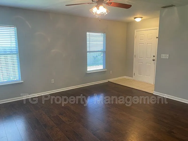 3 bed, 2.0 bath, 1091 sqft, $1,795 — Photo 2