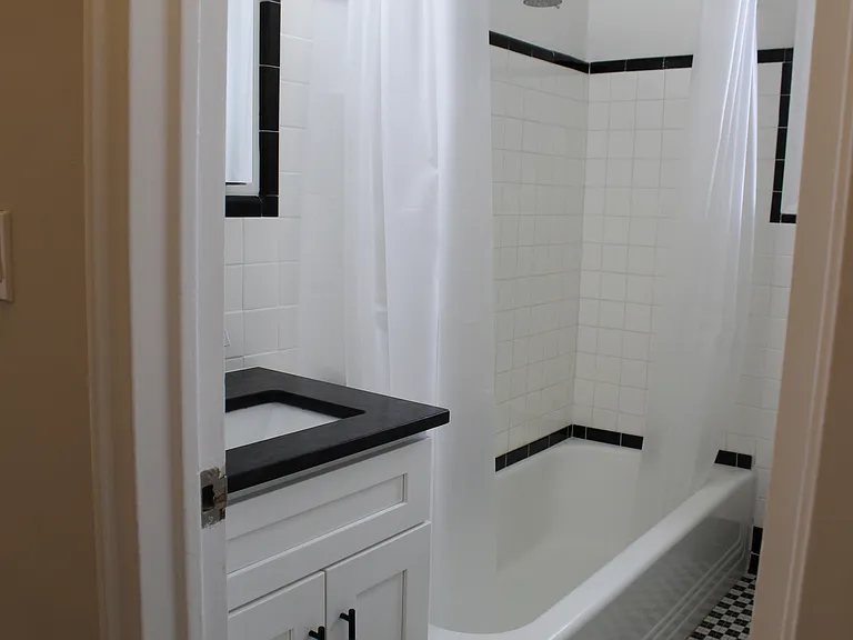 122B Larchmont Acre W #2B — Photo 15