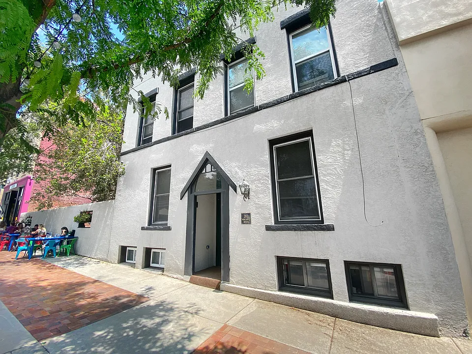 240 Main St #3C