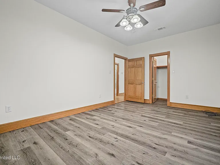 15301 Parker Rd — Photo 29