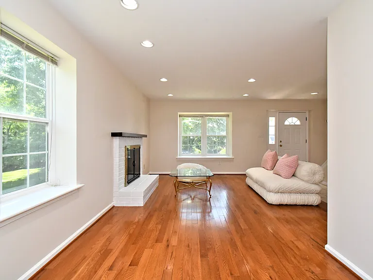 2489 Hillendale Dr — Photo 10