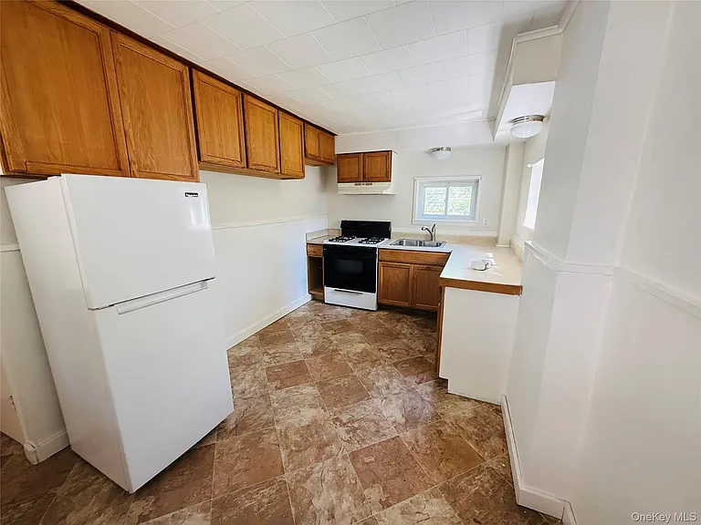 135 Sullivan St #DOWNSTAIRS — Photo 3