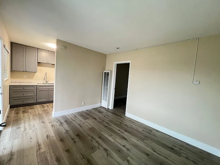 WEST1101 — Photo 1