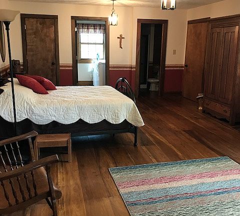 master w/ walk-in & laundry