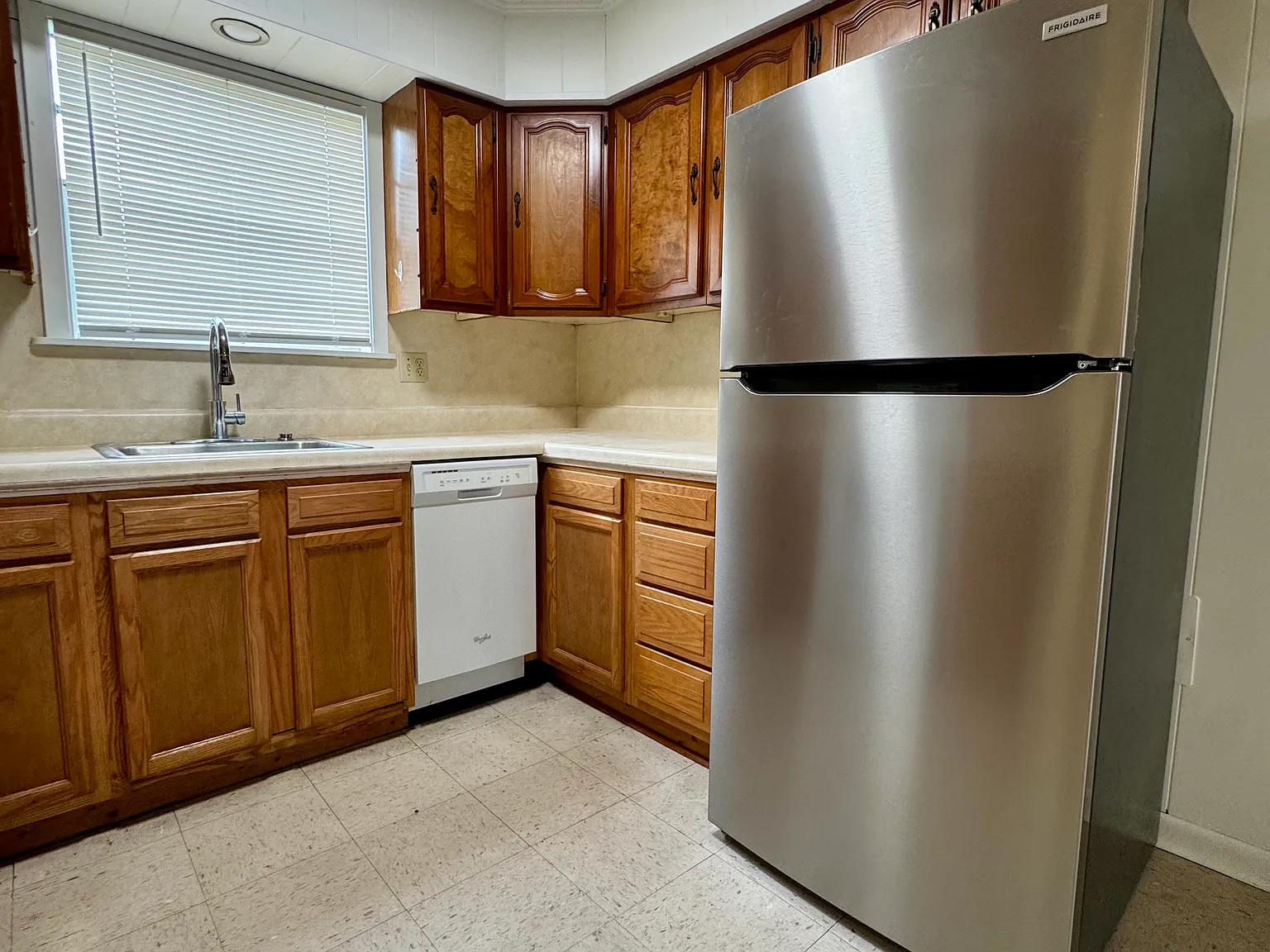 536 Aurora Ave — Photo 3