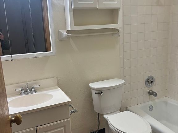 4th image of 1121 Macarthur Rd #6