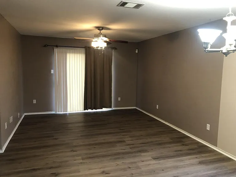 211 Woodley Rd — Photo 8