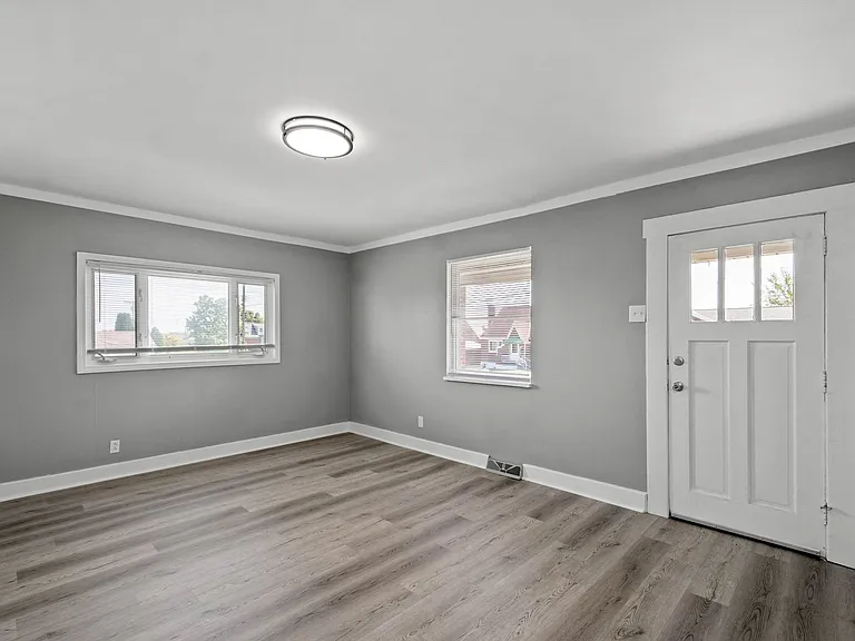 1744 Highland Ave — Photo 17