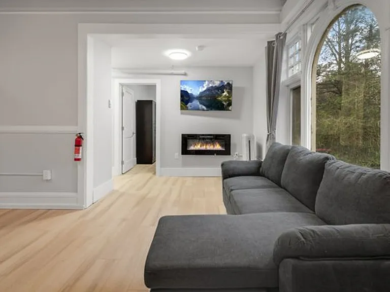504 Stewart Ave — Photo 323