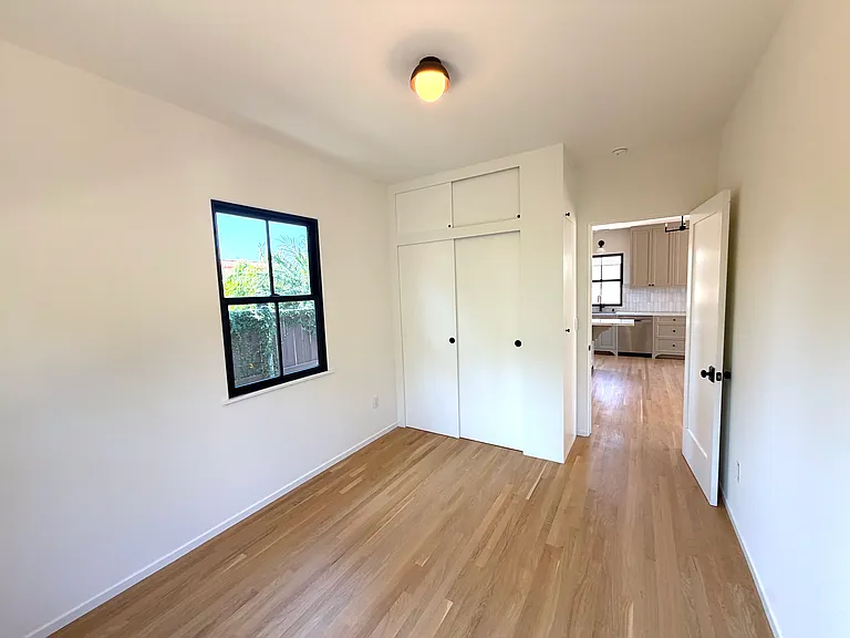 1964 Addison Way — Photo 18