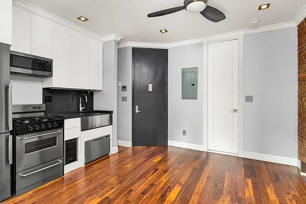 Rented by Compass | media 9