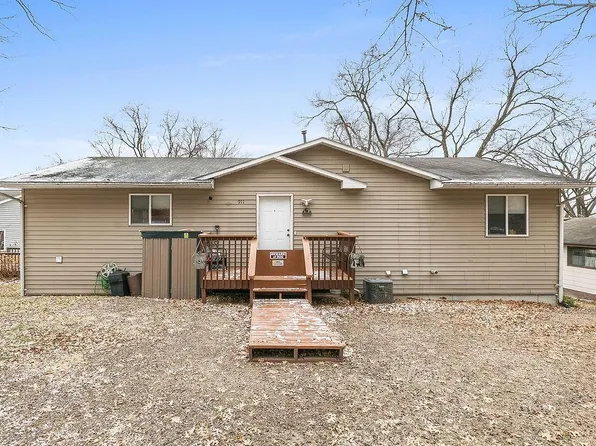 911 8th St NE, Little Falls, MN 56345