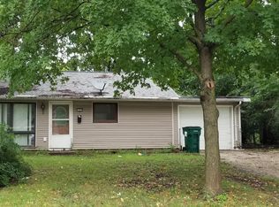 1522 Hedge Rd, Champaign, IL 61821