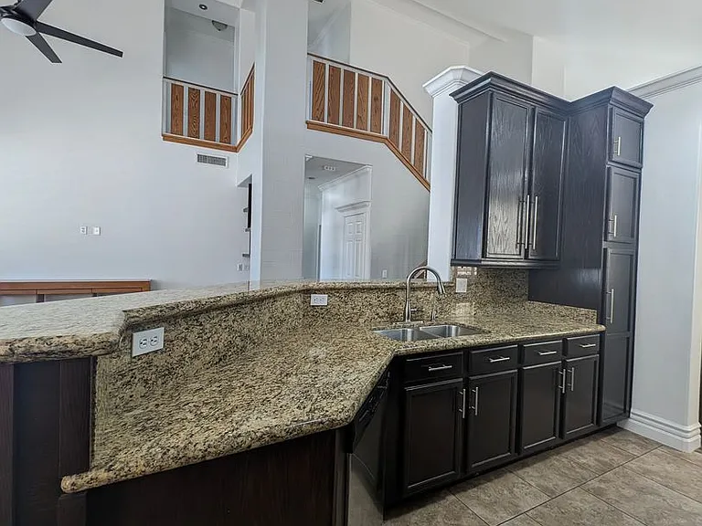 650 W Kent Pl — Photo 15