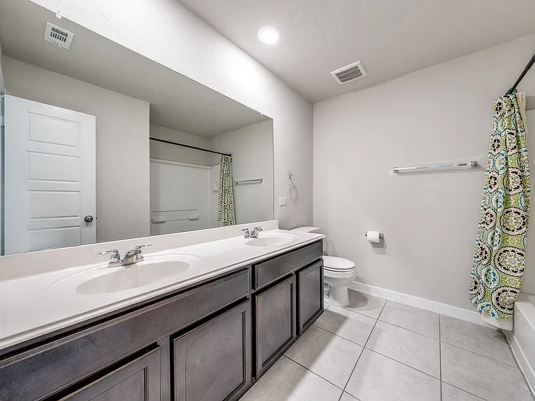 2427 Valencia Crst — Photo 21