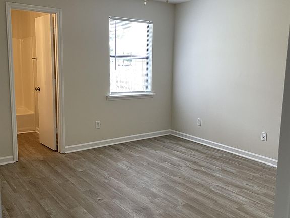 4th image of 2111 A East 3rd St #1