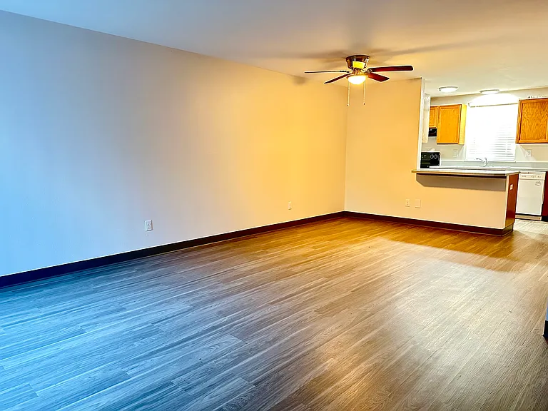 Village Glen Apartments — Photo 7