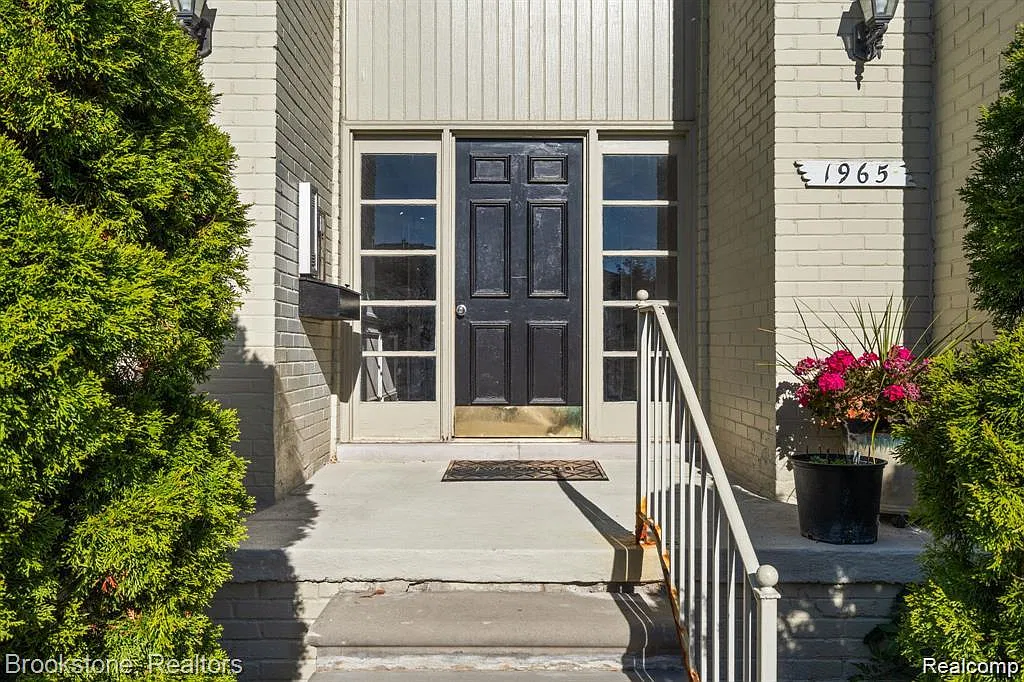 2 bed, 2.0 bath, 1034 sqft, $1,650 — Photo 3