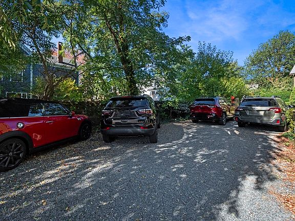 4th image of 396 Essex St #2
