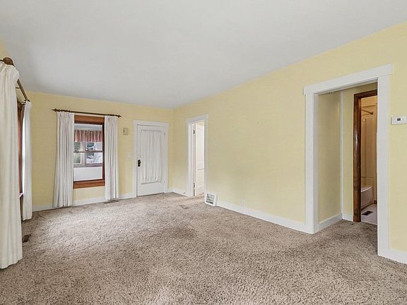 4th image of 3636 Adams St