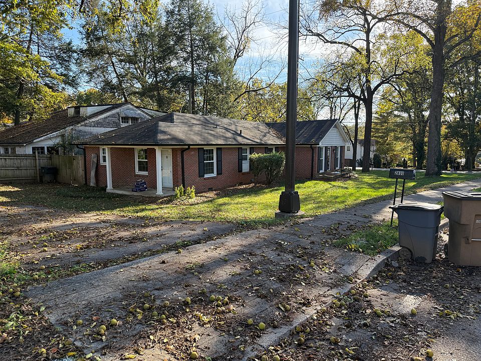 1st image of 2831 Woodlawn Dr