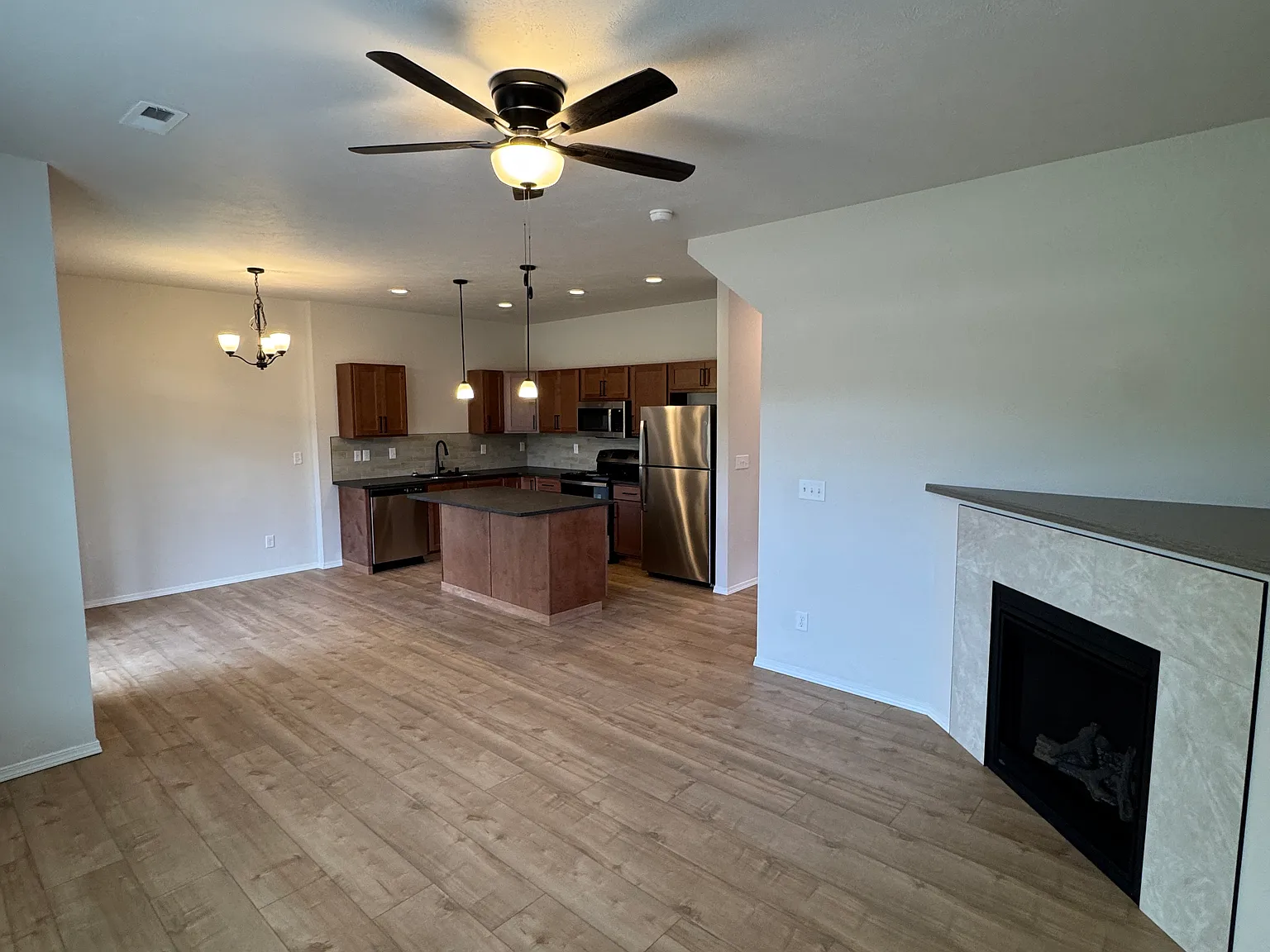 3 bed, 2.5 bath, 1440 sqft, $2,395 — Photo 2