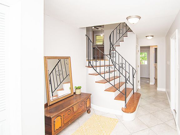 3rd image of 220 Asbury Dr