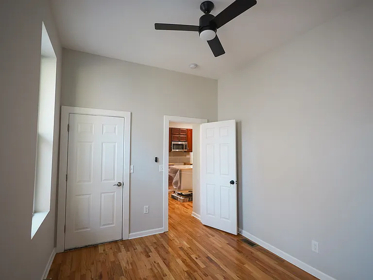 652 Delhi Ave — Photo 14