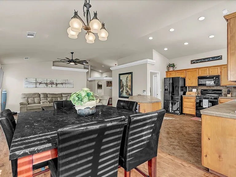2435 N Crowe St — Photo 13