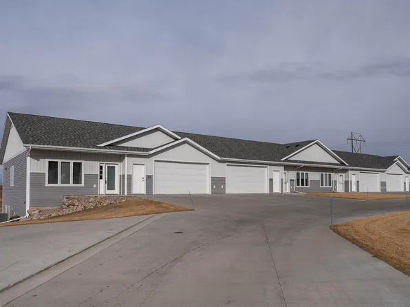 5612 Superior Dr, Bismarck, ND 58503