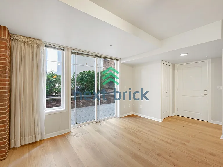 124 Bellevue Ave E #206 — Photo 3