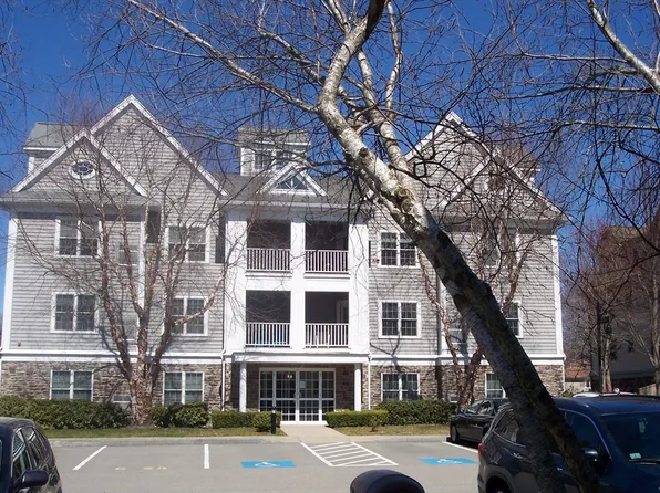 1056 Victoria St APT A13, New Bedford, MA 02745