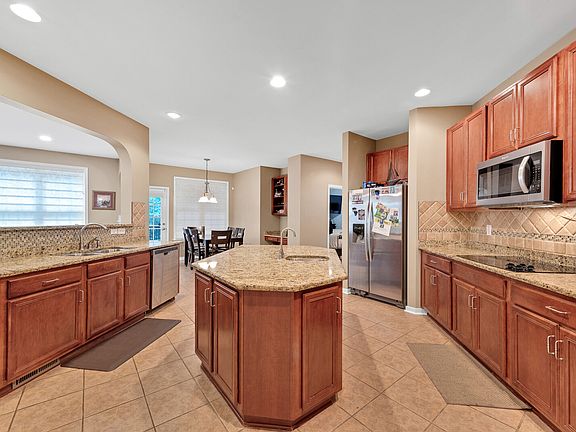 4th image of 101 Yacht Ct