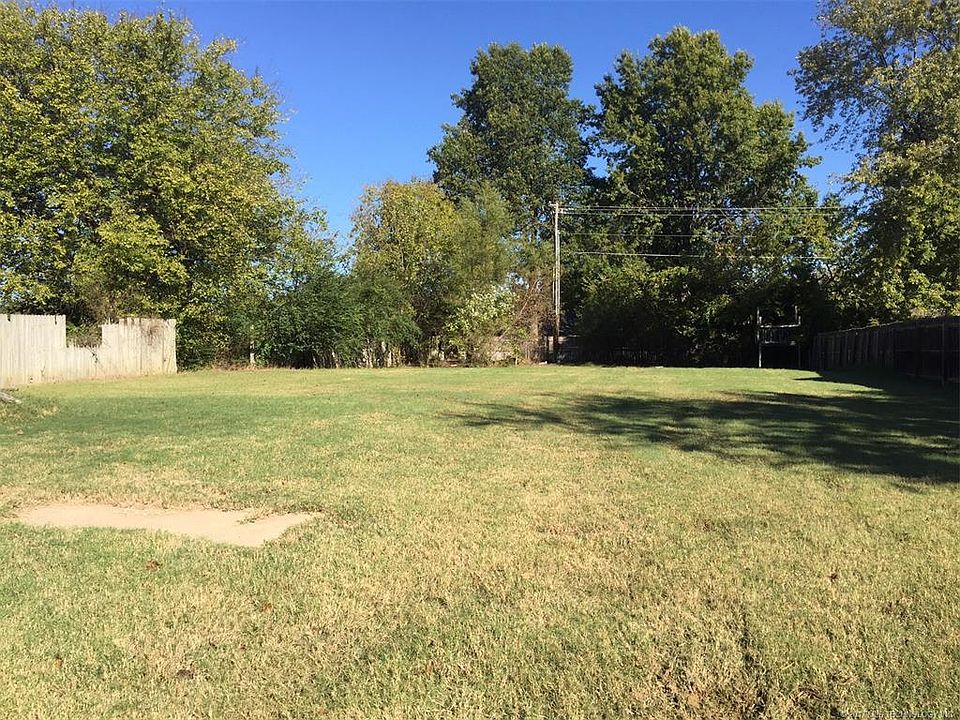 2nd image of 404 Fairfax Dr