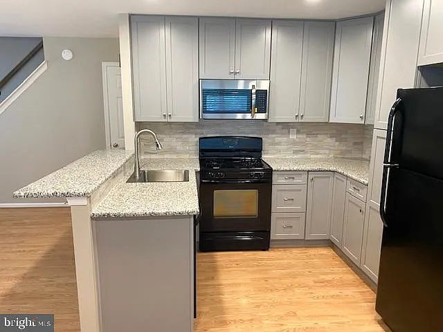 2 bed, 1.5 bath, 906 sqft, $2,300 — Photo 4