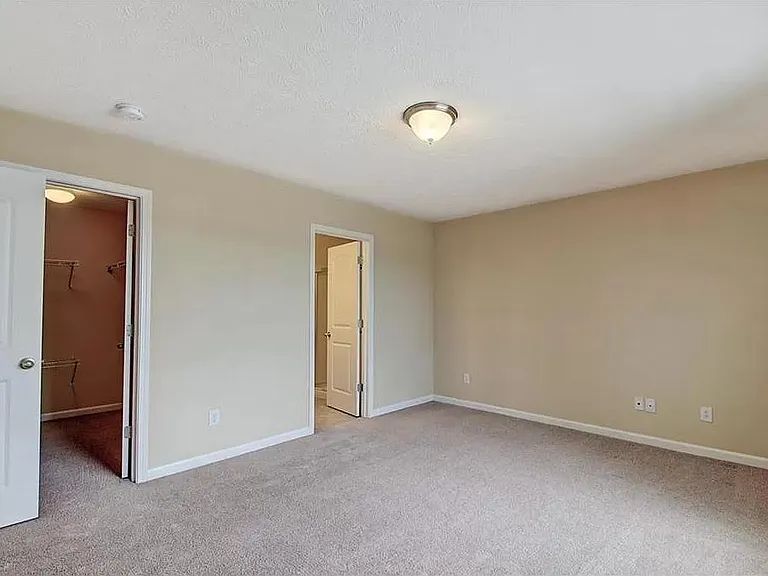 Lakecrest Dr — Photo 6