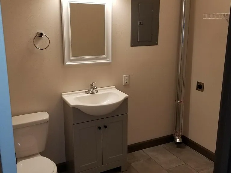 411 Meadow Dr — Photo 4