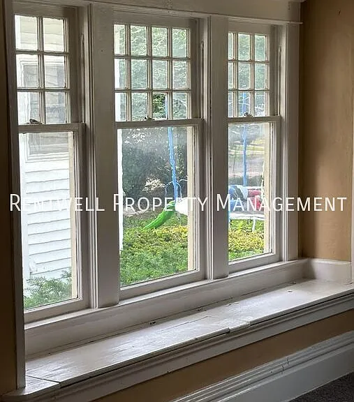 323 Boyles Ave — Photo 7