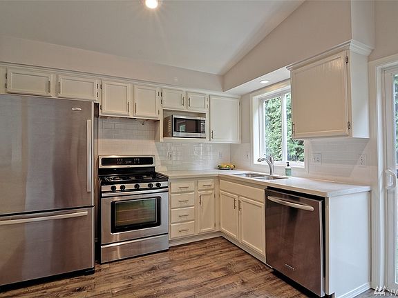 3rd image of 2809 180th St NE