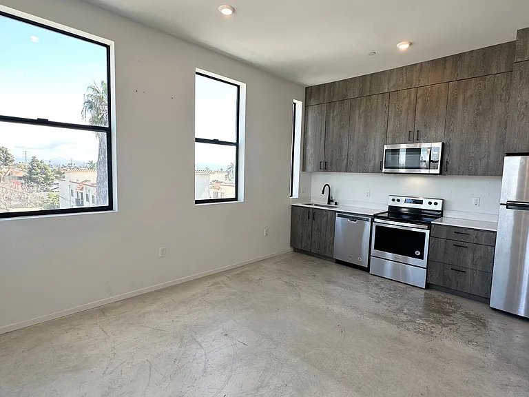 Jackwill Flats — Photo 3