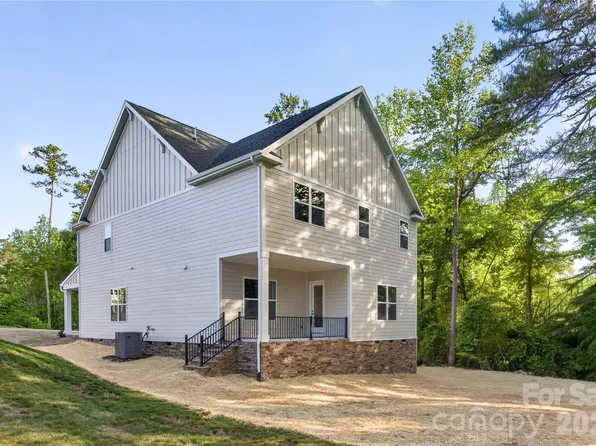 3883 12th St NE, Hickory, NC 28601