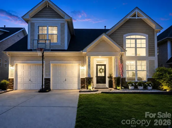 1204 Woodglen Ln, Matthews, NC 28104