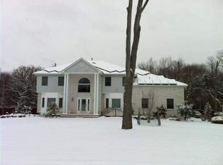 15 Hunters Crossing Rd, Somerset, NJ 08873