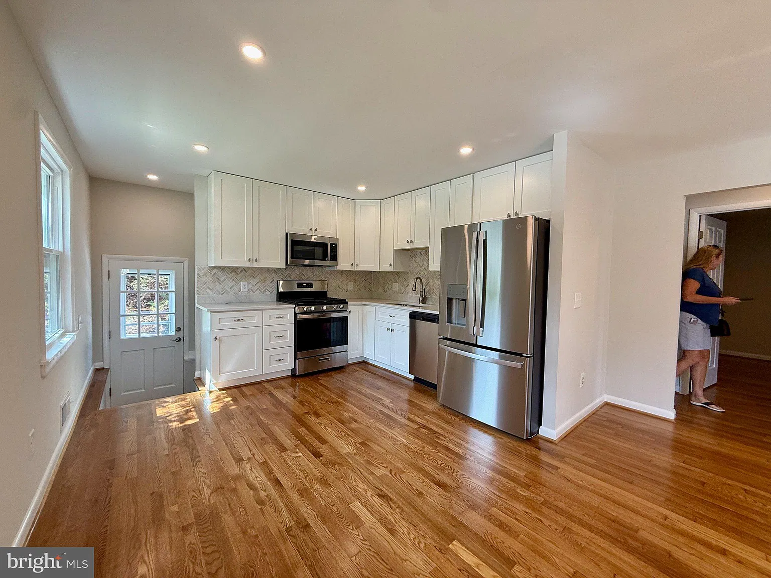 3 bed, 2.0 bath, 1938 sqft, $2,950 — Photo 4