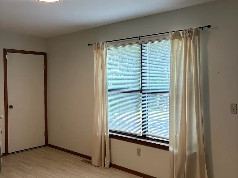 1000 E Bingham St — Photo 5